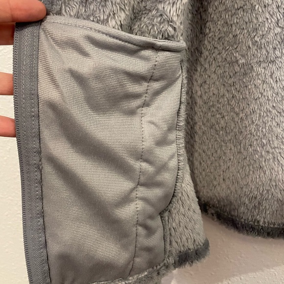 Columbia Gray Plush thick Long Sleeve with Full Zipper Size small RN69724 - Picture 11 of 11
